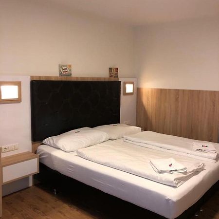 Gastehaus Penny Rooms N Hallein Bagian luar foto