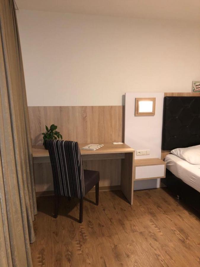 Gastehaus Penny Rooms N Hallein Bagian luar foto