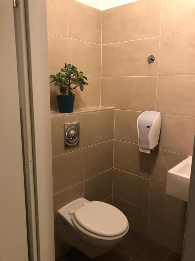 Gastehaus Penny Rooms N Hallein Bagian luar foto