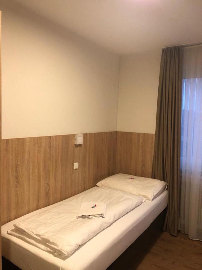Gastehaus Penny Rooms N Hallein Bagian luar foto