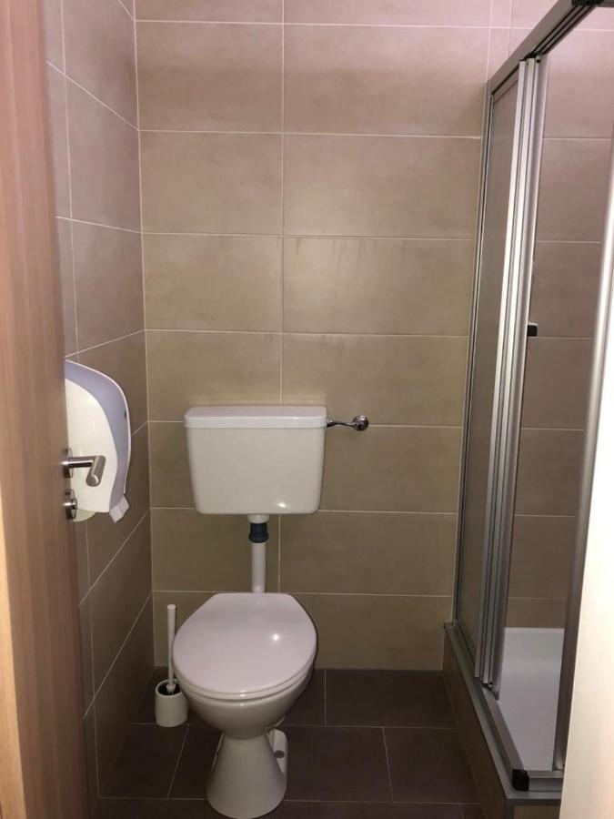 Gastehaus Penny Rooms N Hallein Bagian luar foto