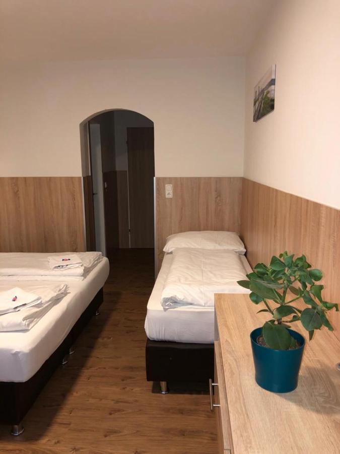 Gastehaus Penny Rooms N Hallein Bagian luar foto