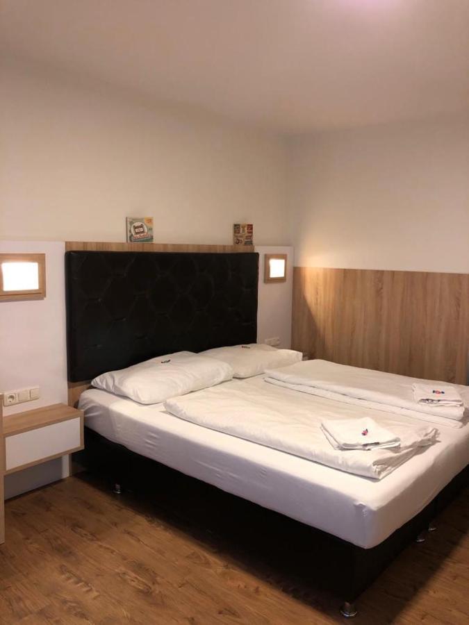 Gastehaus Penny Rooms N Hallein Bagian luar foto