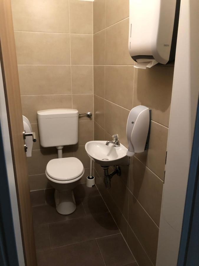 Gastehaus Penny Rooms N Hallein Bagian luar foto
