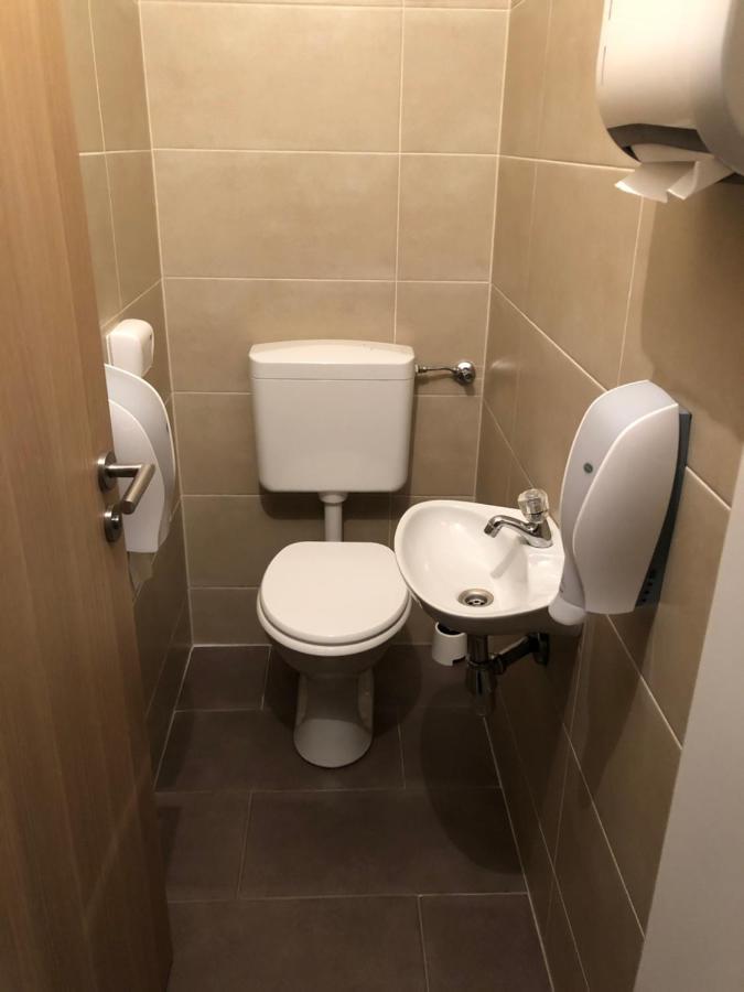 Gastehaus Penny Rooms N Hallein Bagian luar foto
